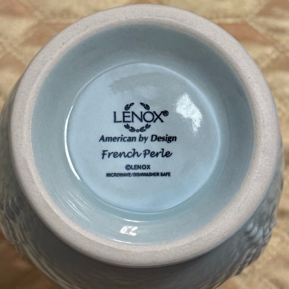 LENOX AMERICAN BY DESIGN FRENCH PERLE 8" FLUTED FOOTED VASE in Ice Blue - Picture 7 of 7